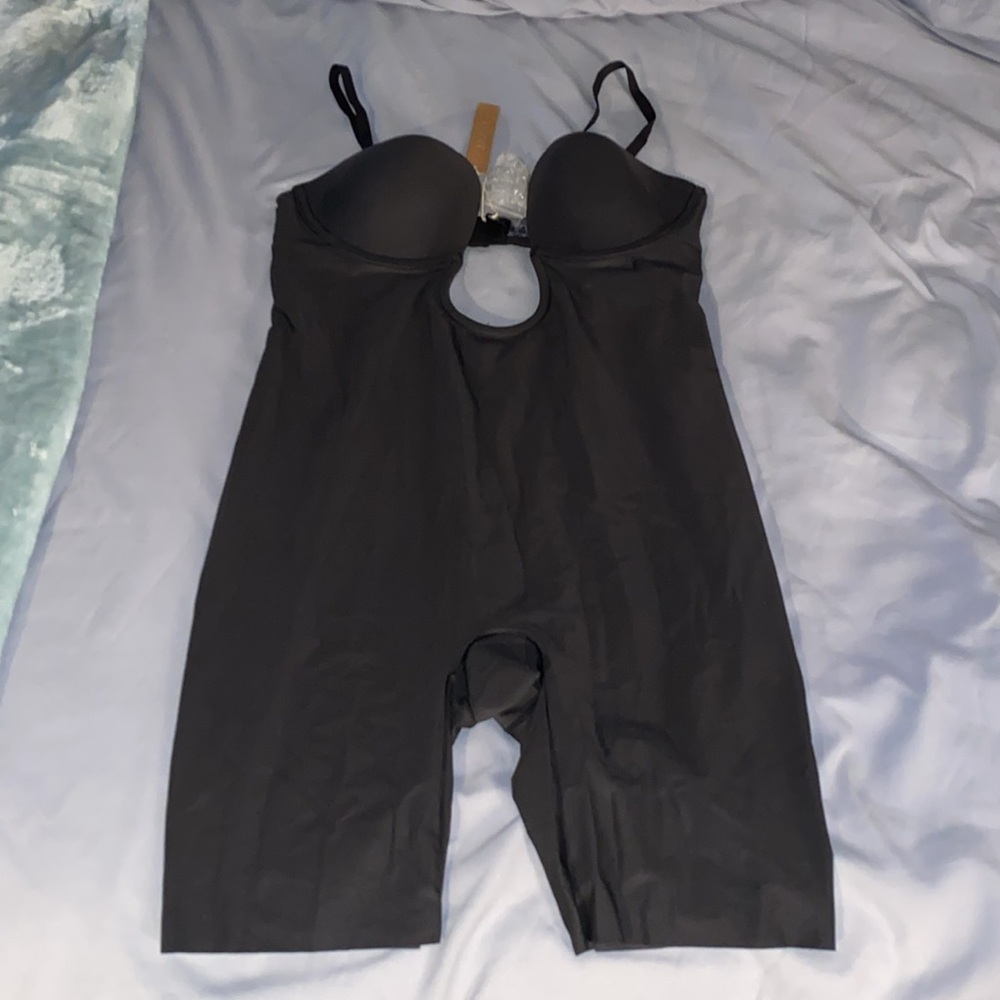 XL SKIMS Deep Plunge Shapewear Mid Thigh Bodysuit in Onyx New With Tags - Picture 7 of 9
